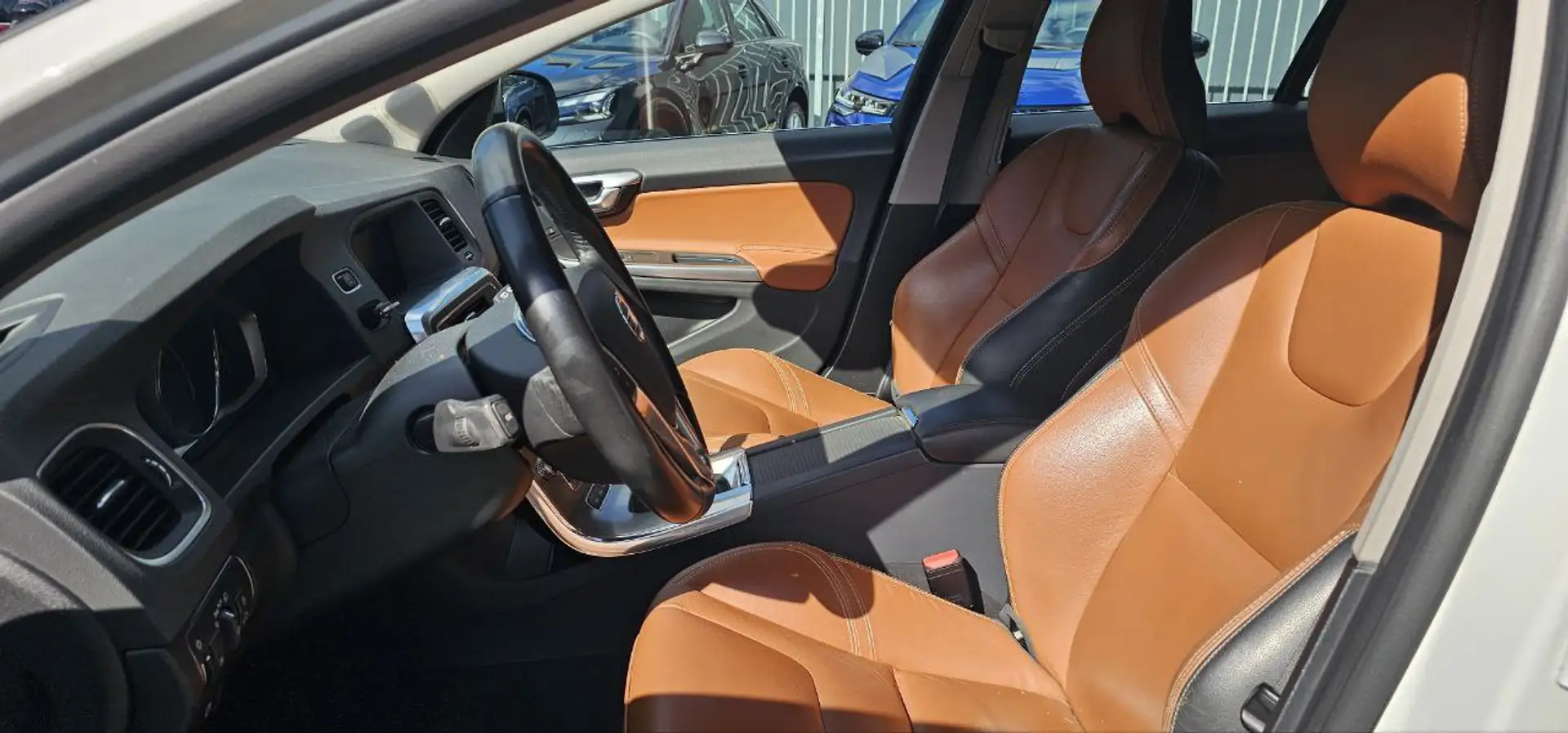 Volvo V60 2.4 D6 Twin Engine Summum EXPORT INRUIL AUTO Wit - 2