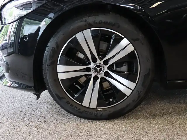 Mercedes-Benz C view 8