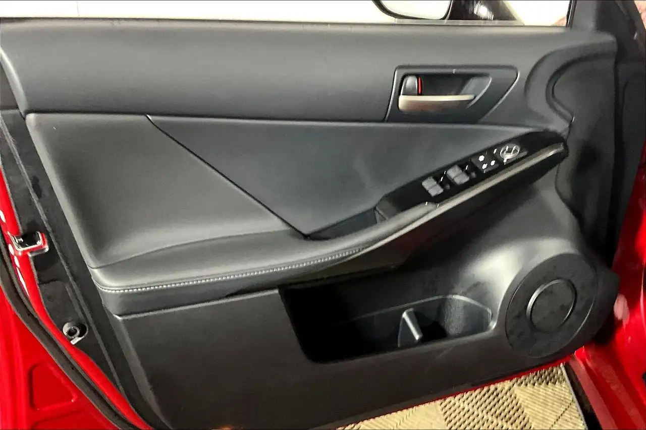 Lexus IS снимка Lexus IS