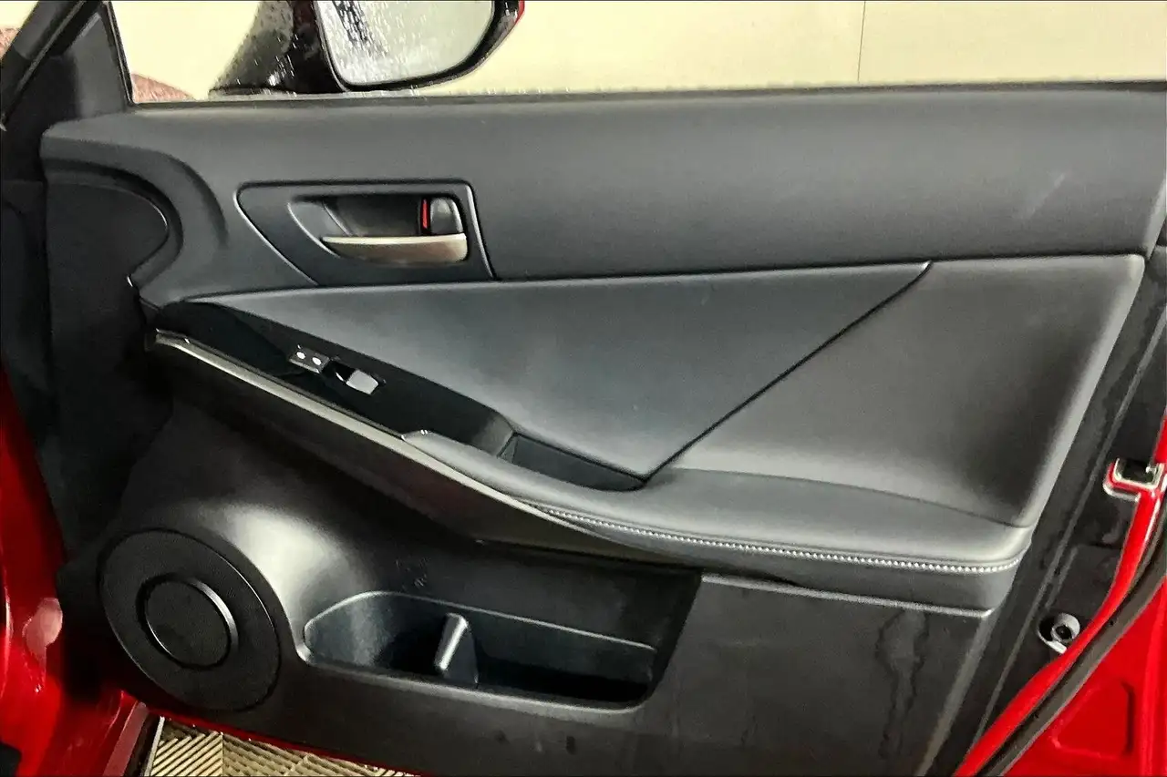 Lexus IS снимка Lexus IS