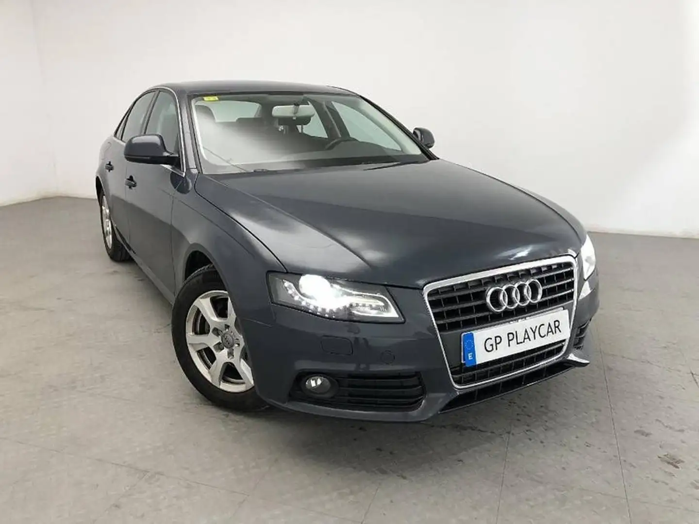 Audi A4 2.0 TDI 140cv DPF Gris - 1