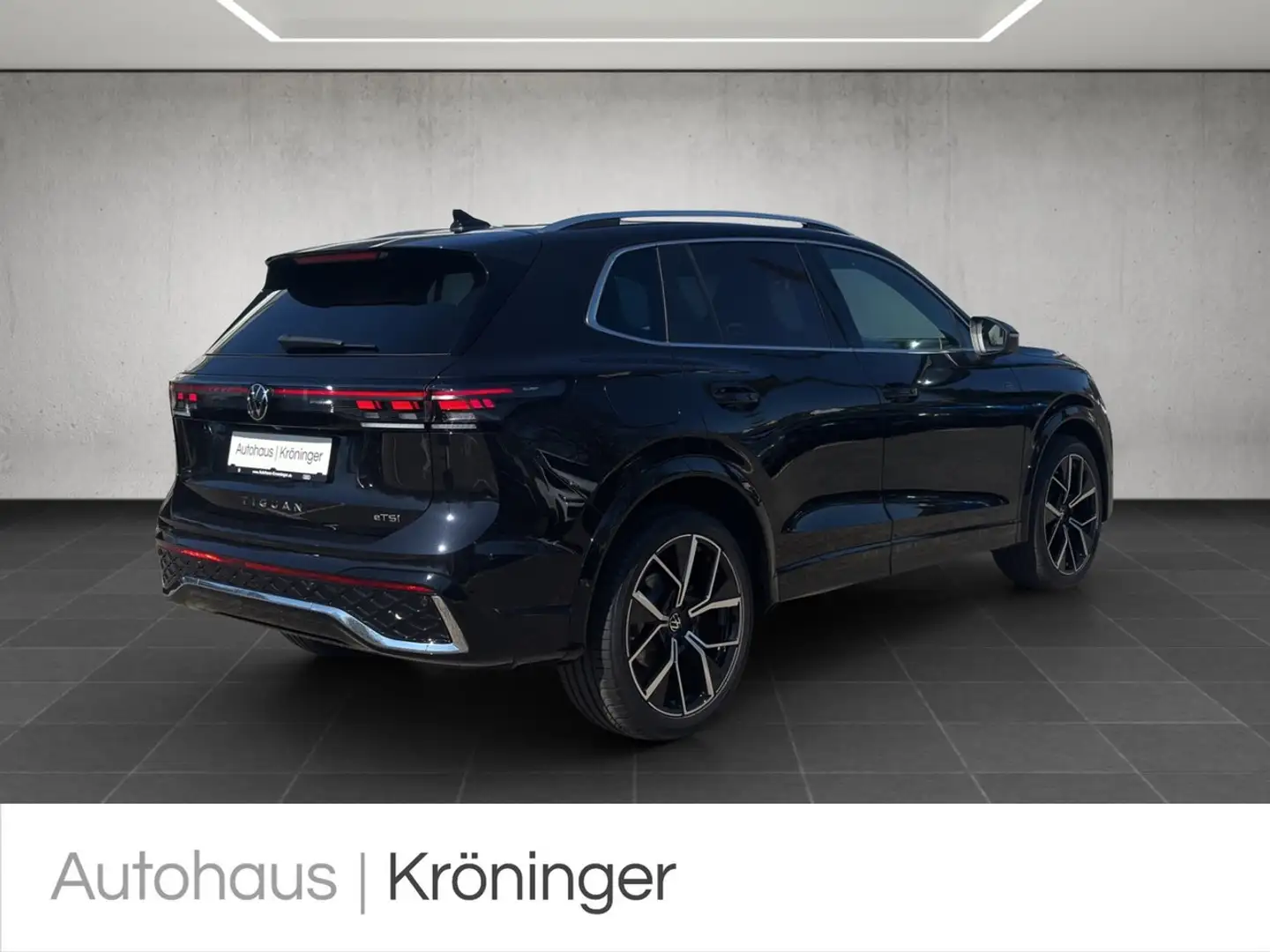 Volkswagen Tiguan R-Line 1.5 eTSI DSG Harman Matrix Pano Schwarz - 2