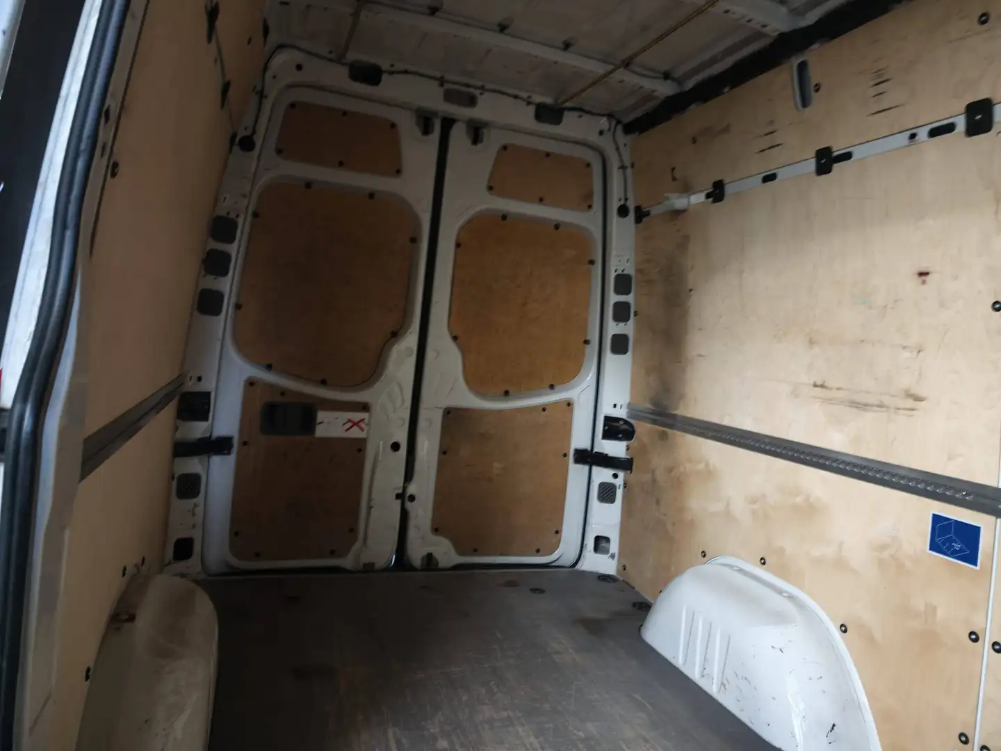 Volkswagen Crafter Crafter 35 HR-Kombi 3-3-3 MR 2,0 TDI Weiß - 2