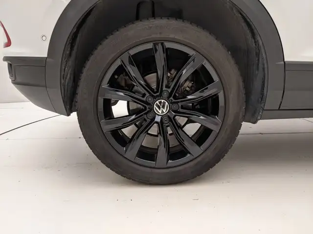 Volkswagen T-Roc view 9