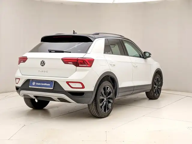 Volkswagen T-Roc view 4
