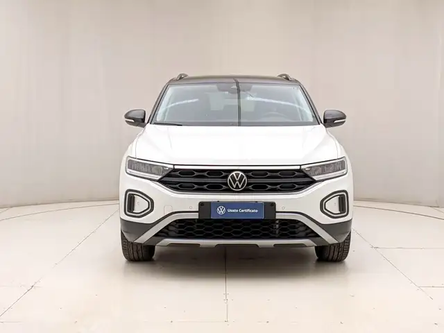Volkswagen T-Roc view 2