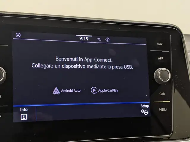 Volkswagen T-Roc view 14