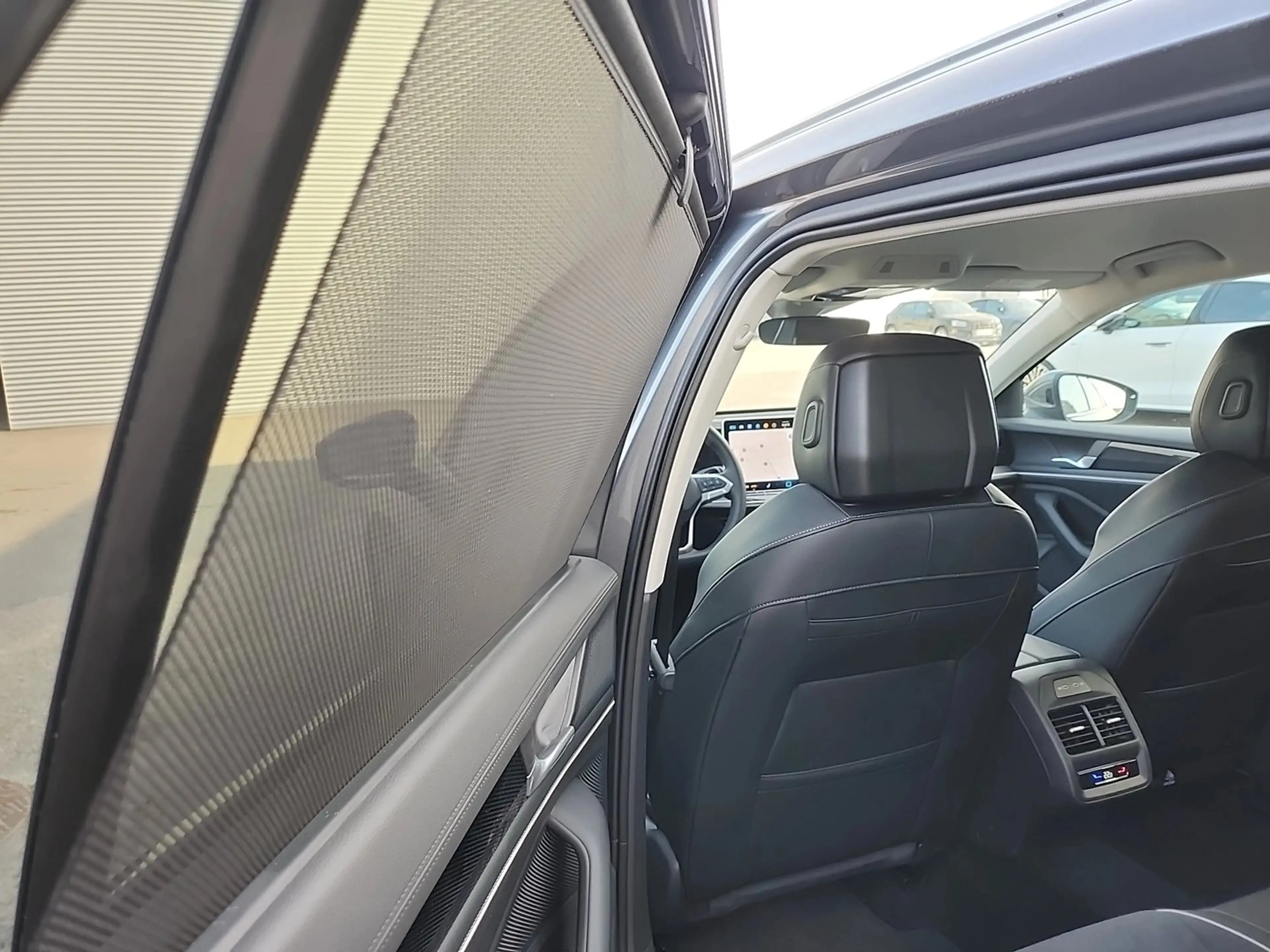 Volkswagen Passat Variant Business TDI DSG — photo 28