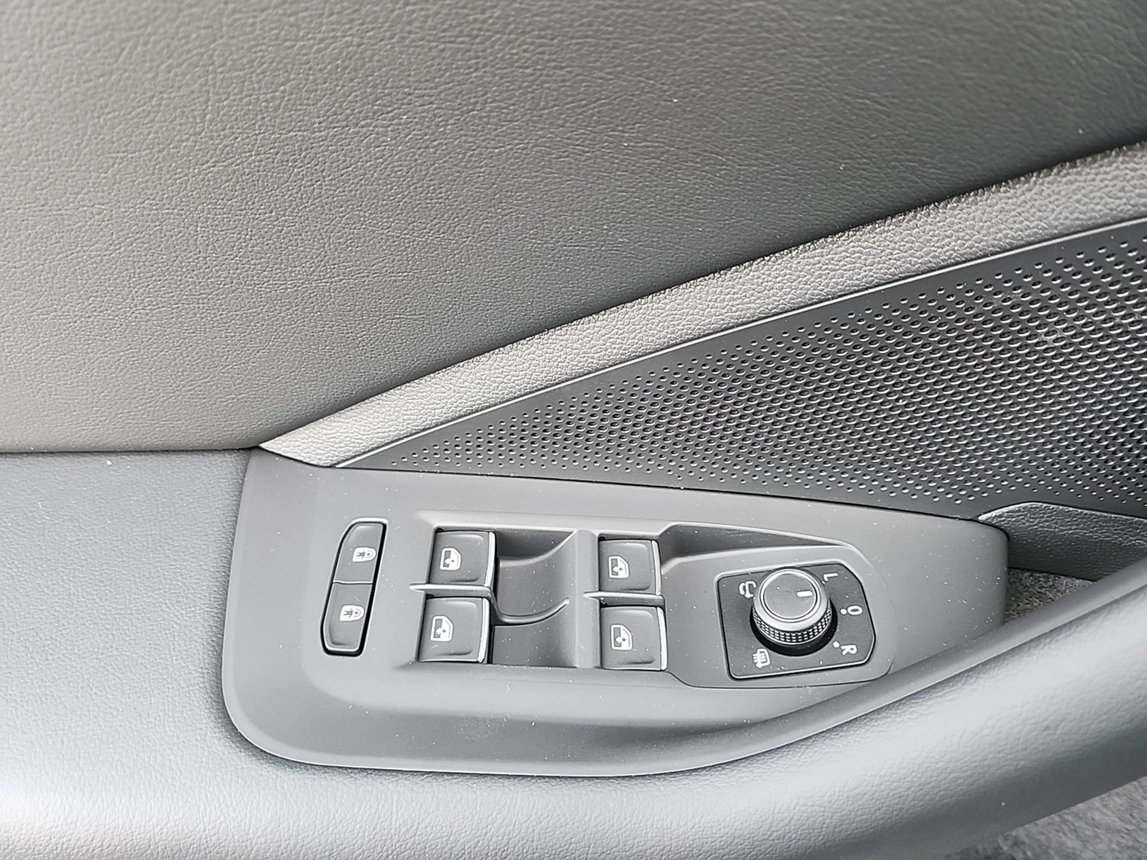 Volkswagen Passat Variant Business TDI DSG — photo 27