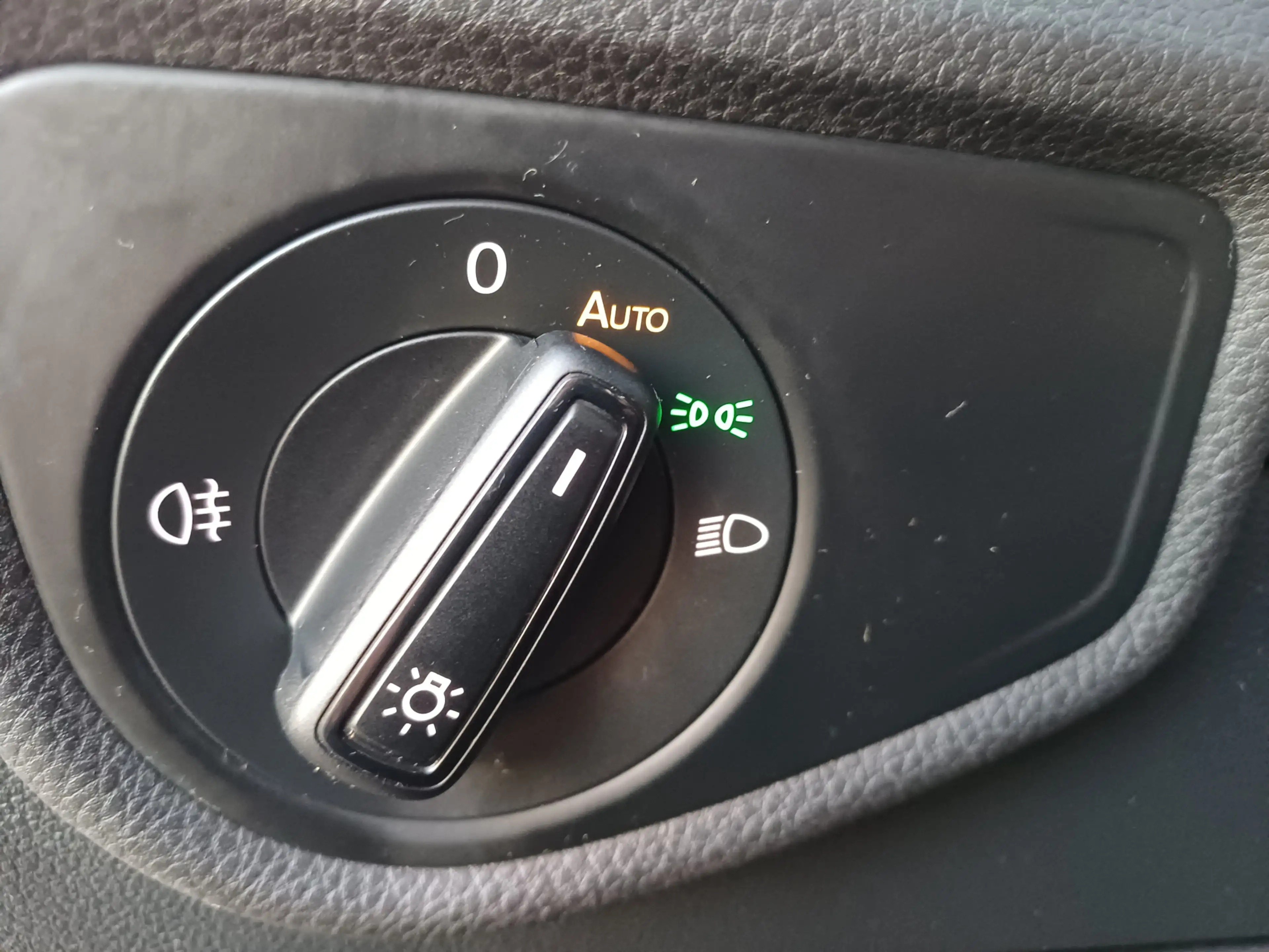 Volkswagen Touran 1.5 TSI Comfortline /Clima/Cruise/Navi/Parkh. V+A/ — photo 39