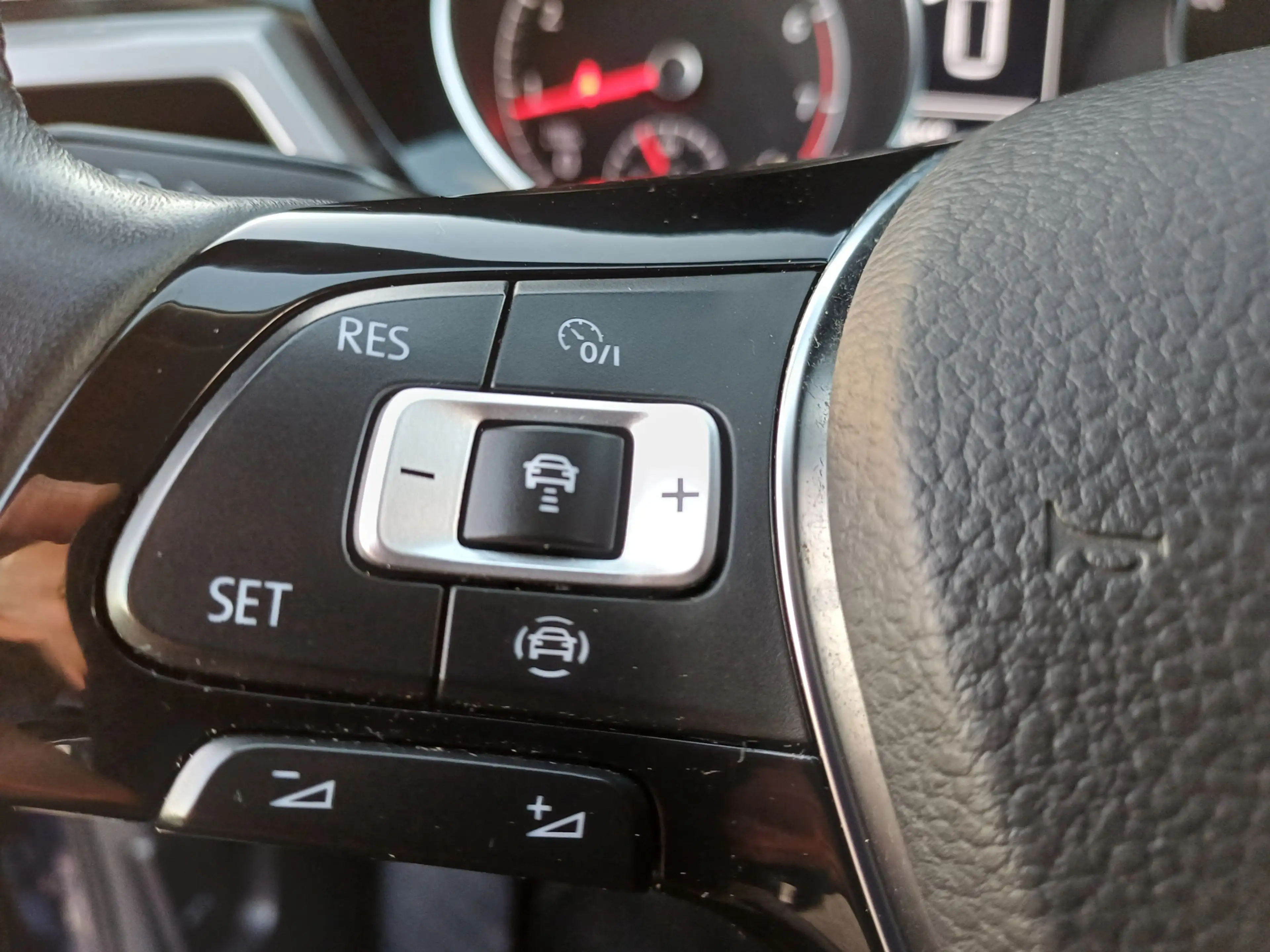 Volkswagen Touran 1.5 TSI Comfortline /Clima/Cruise/Navi/Parkh. V+A/ — photo 38