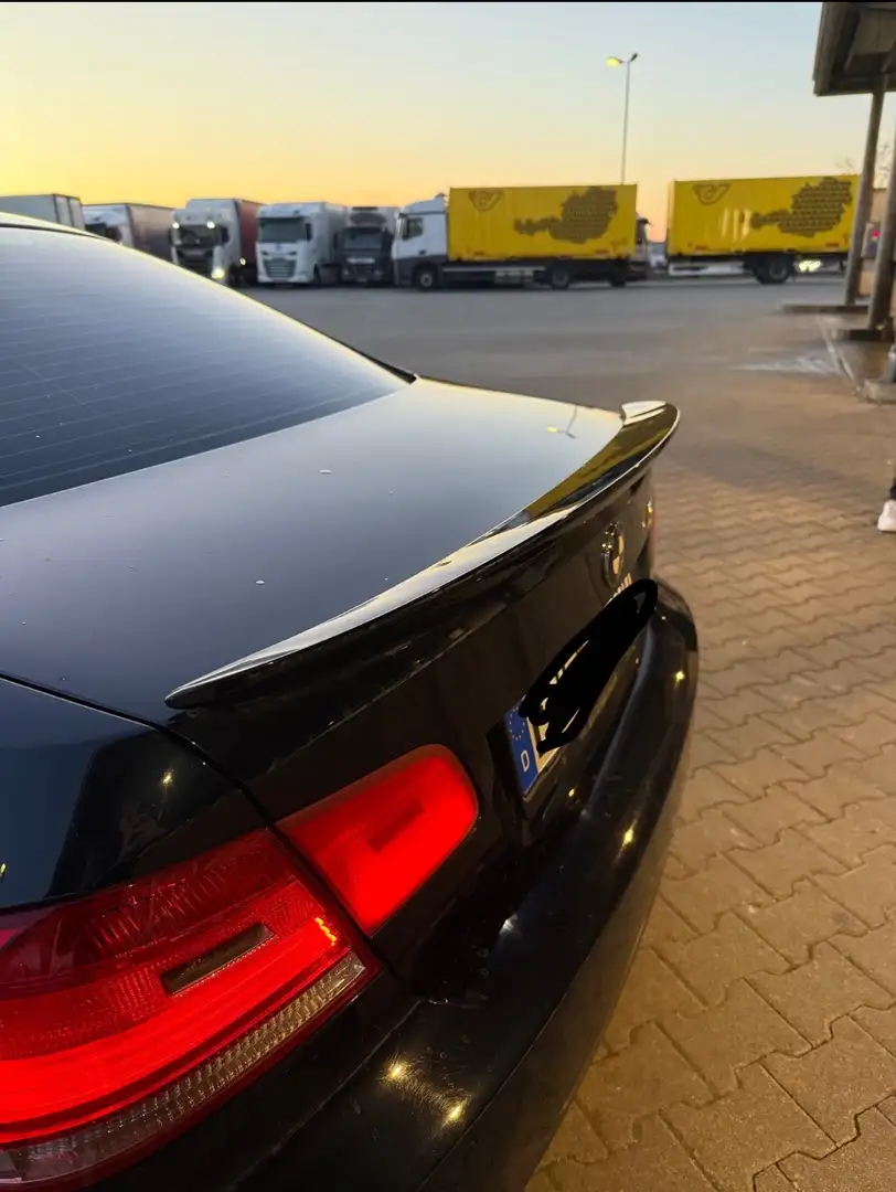 BMW 320 320i crna - 1