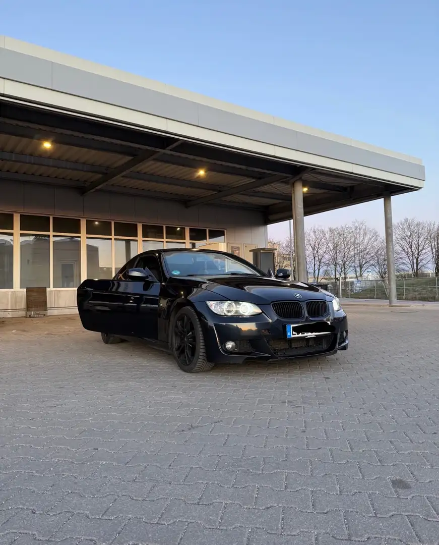 BMW 320 320i crna - 2