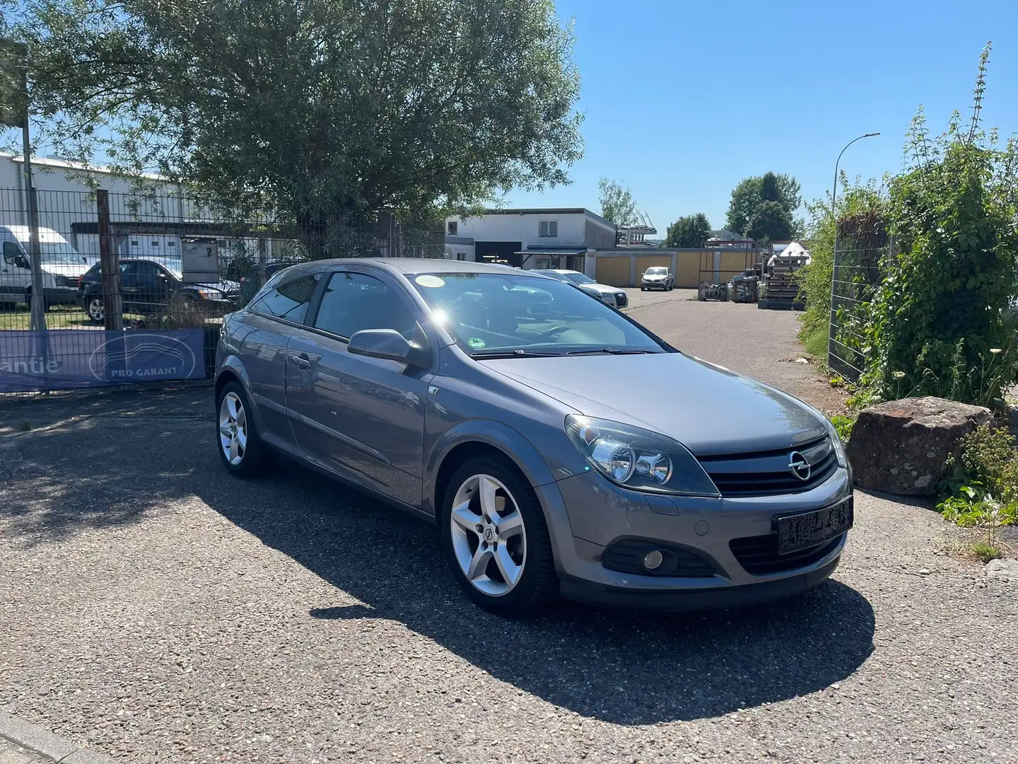 Opel Astra Edition 1.6 Ltr 105PS GTC Coupe Wenig Km 89Tkm Grau - 1