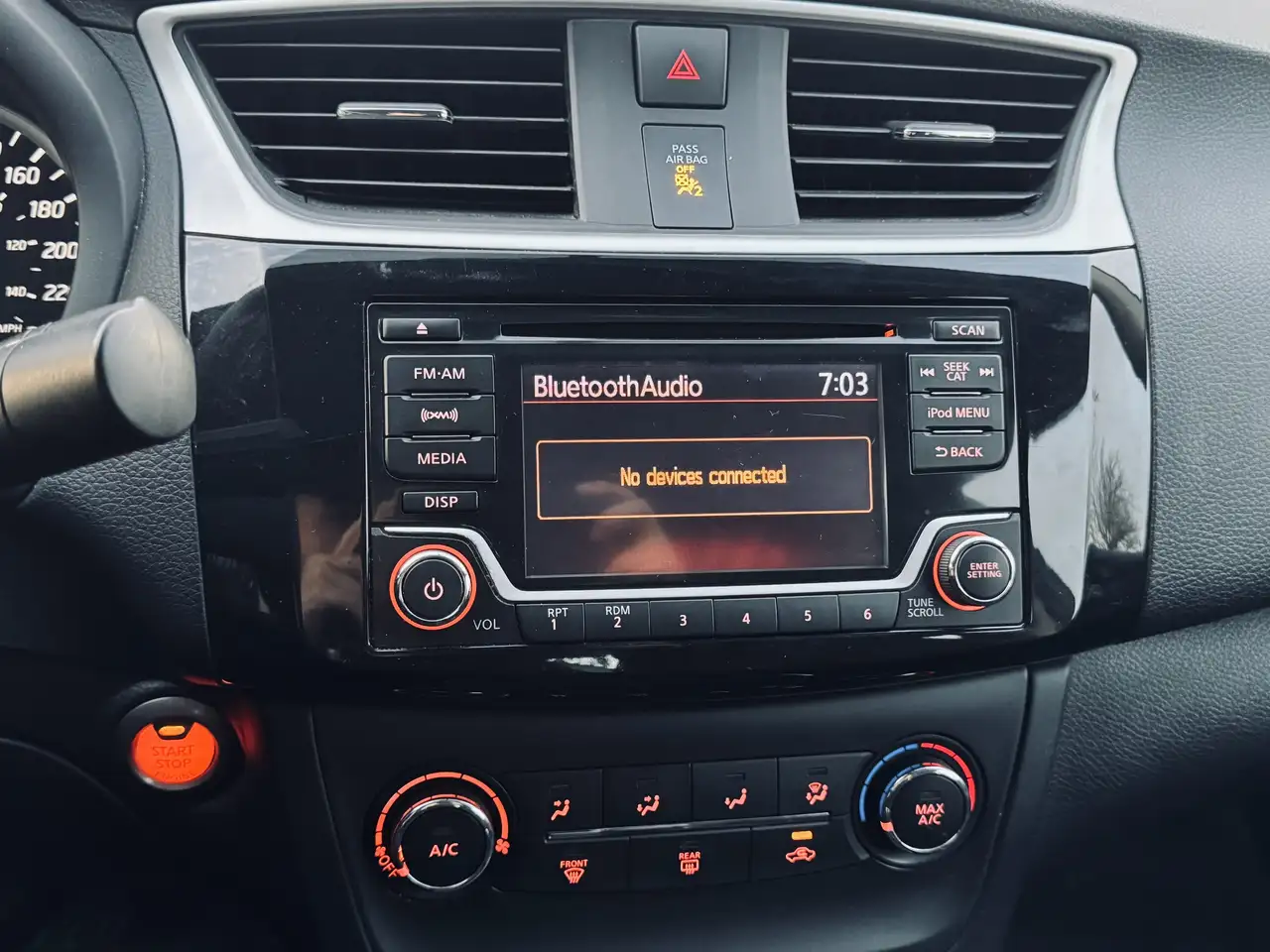 Nissan Sentra снимка Nissan Sentra