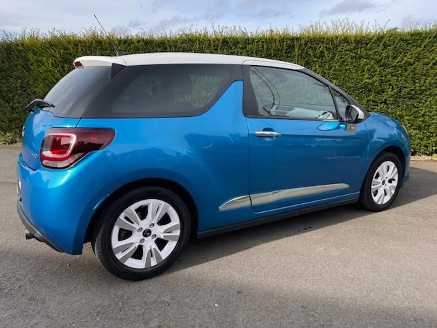 DS Automobiles DS 3 DS 3 1.2 PureTech So Chic S Blauw - 2