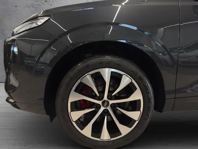 Audi Q3 view 4