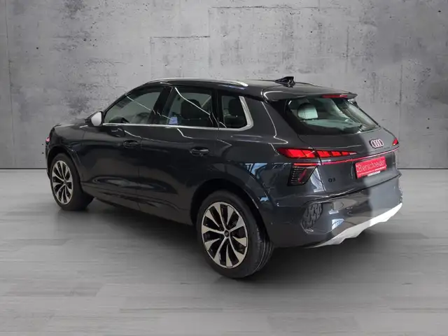 Audi Q3 view 5