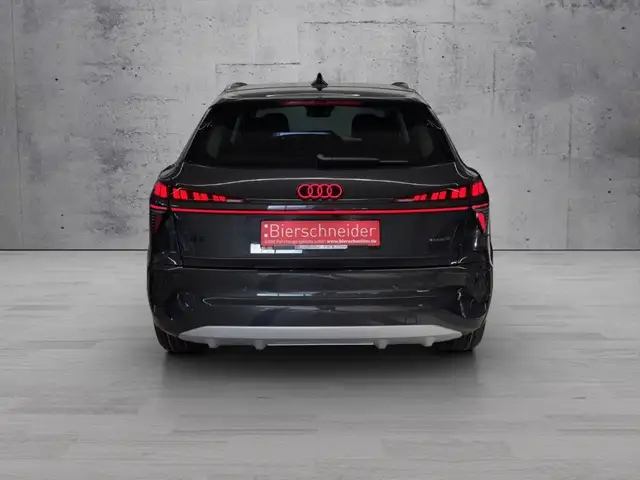 Audi Q3 view 6