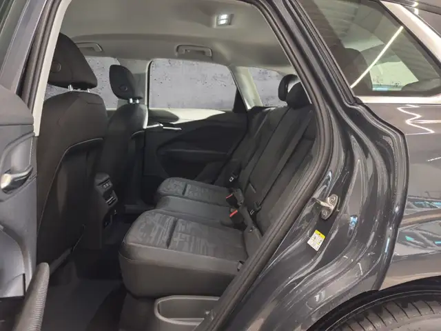 Audi Q3 view 10