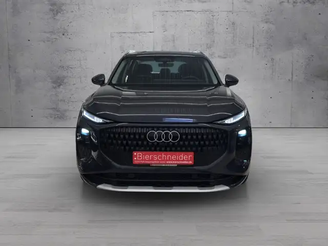Audi Q3 view 2