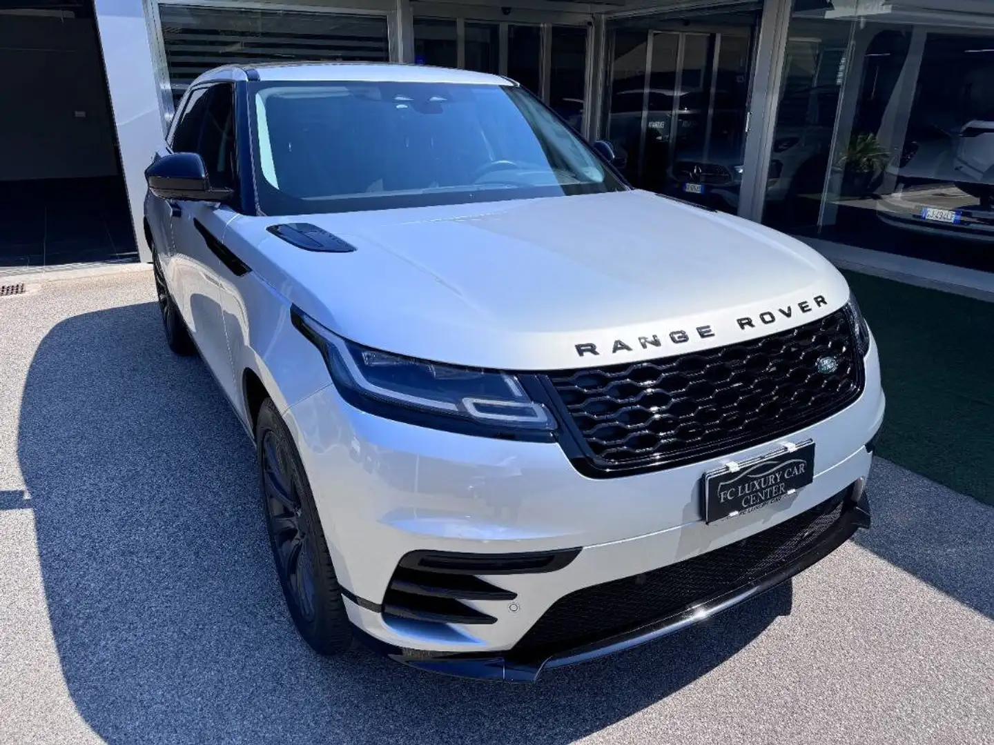 Land Rover Range Rover Velar 2.0d i4 mhev R-Dynamic HSE 4wd 204cv auto Argento - 2