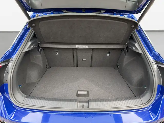 Volkswagen T-Roc view 11
