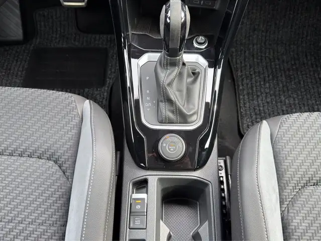 Volkswagen T-Roc view 7