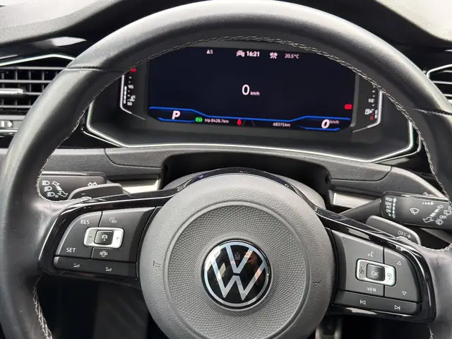 Volkswagen T-Roc view 9