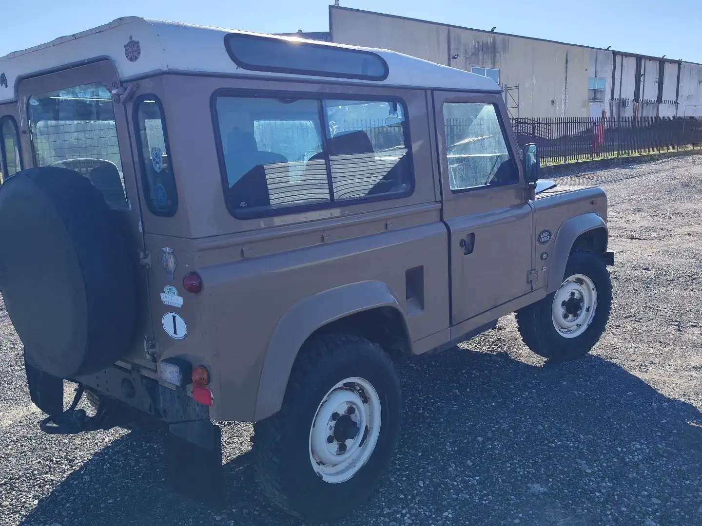 Land Rover Defender 90 2.5 td Hard Top Beżowy - 2