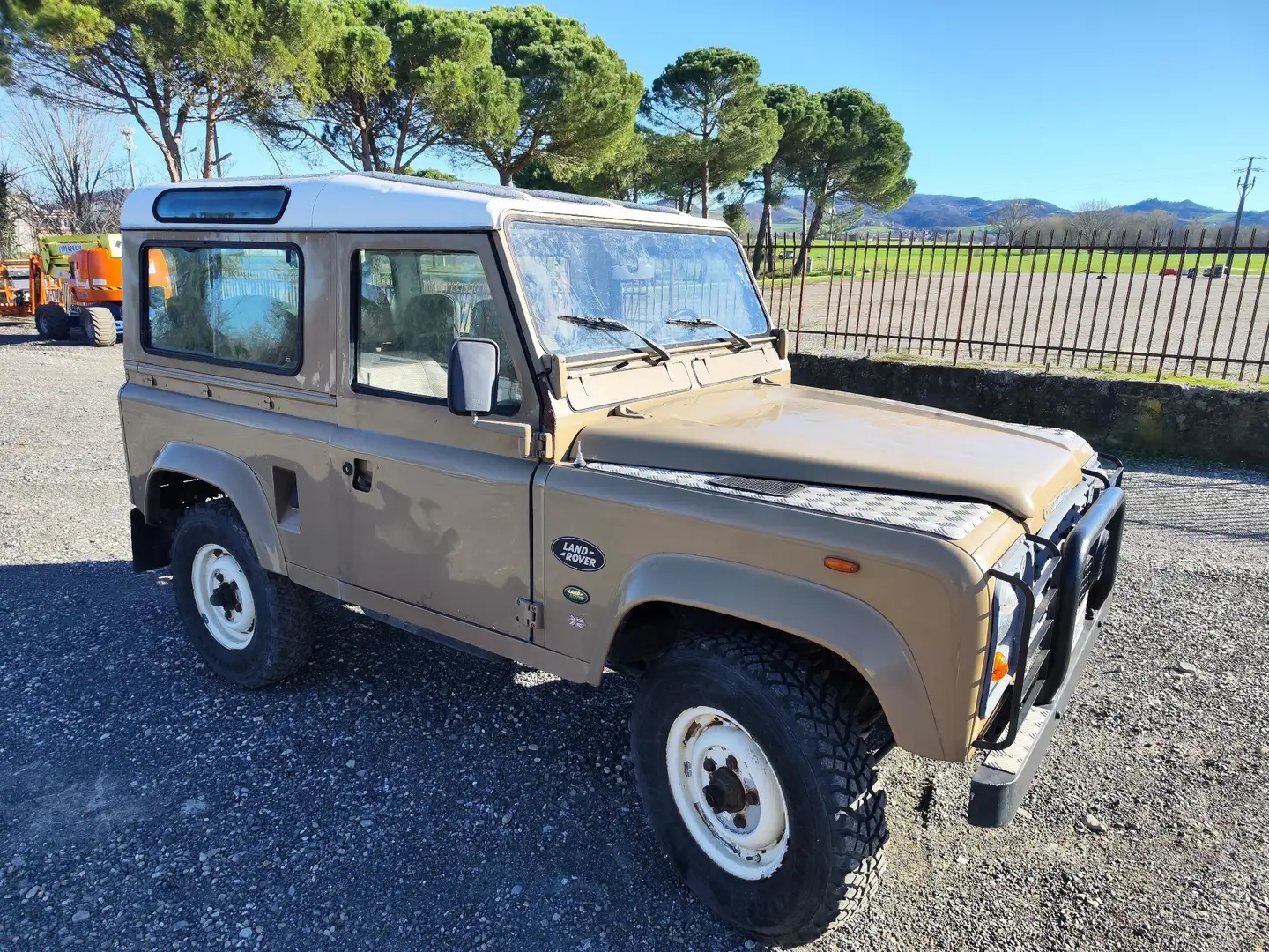 Land Rover Defender 90 2.5 td Hard Top Бежевий - 1