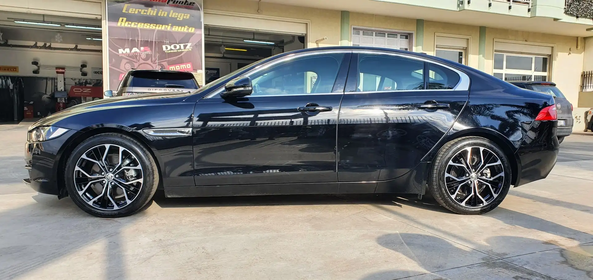 Jaguar XE 2.0d i4 Prestige 180cv auto my19 - 1