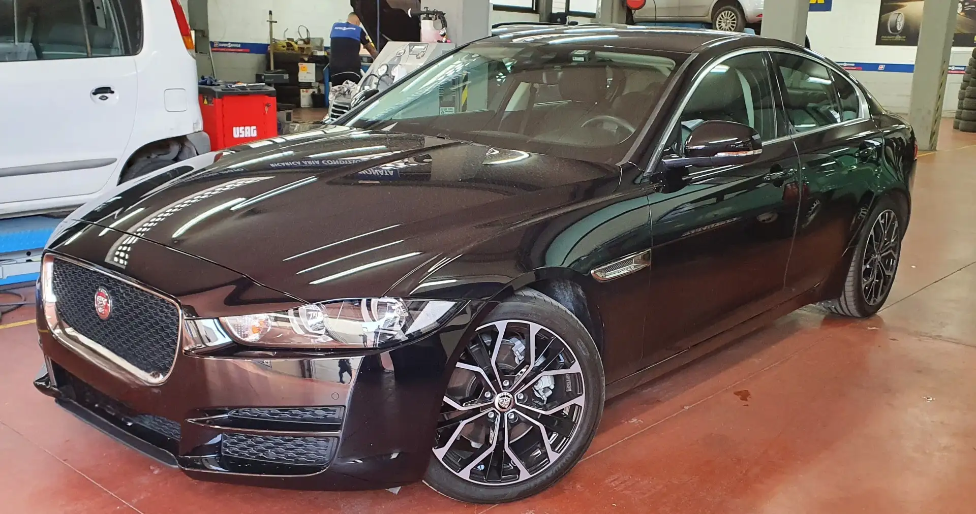 Jaguar XE 2.0d i4 Prestige 180cv auto my19 - 2