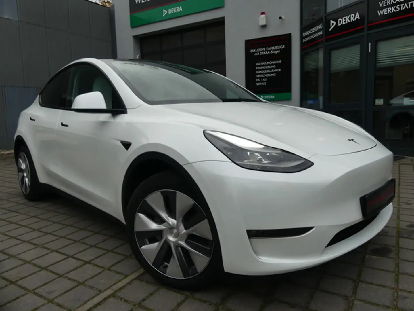 Tesla Model Y Long Range Dual AWD PANO/WÄRMEPUMPE Weiß - 1