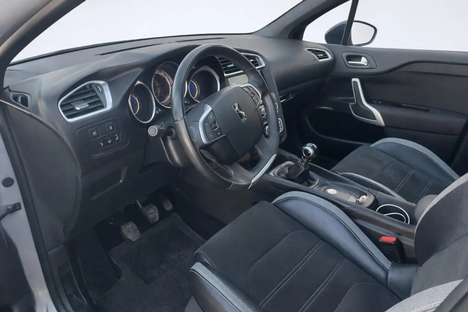 DS Automobiles DS 4 Crossback 1.6BlueHDi S&S Style Plateado - 2