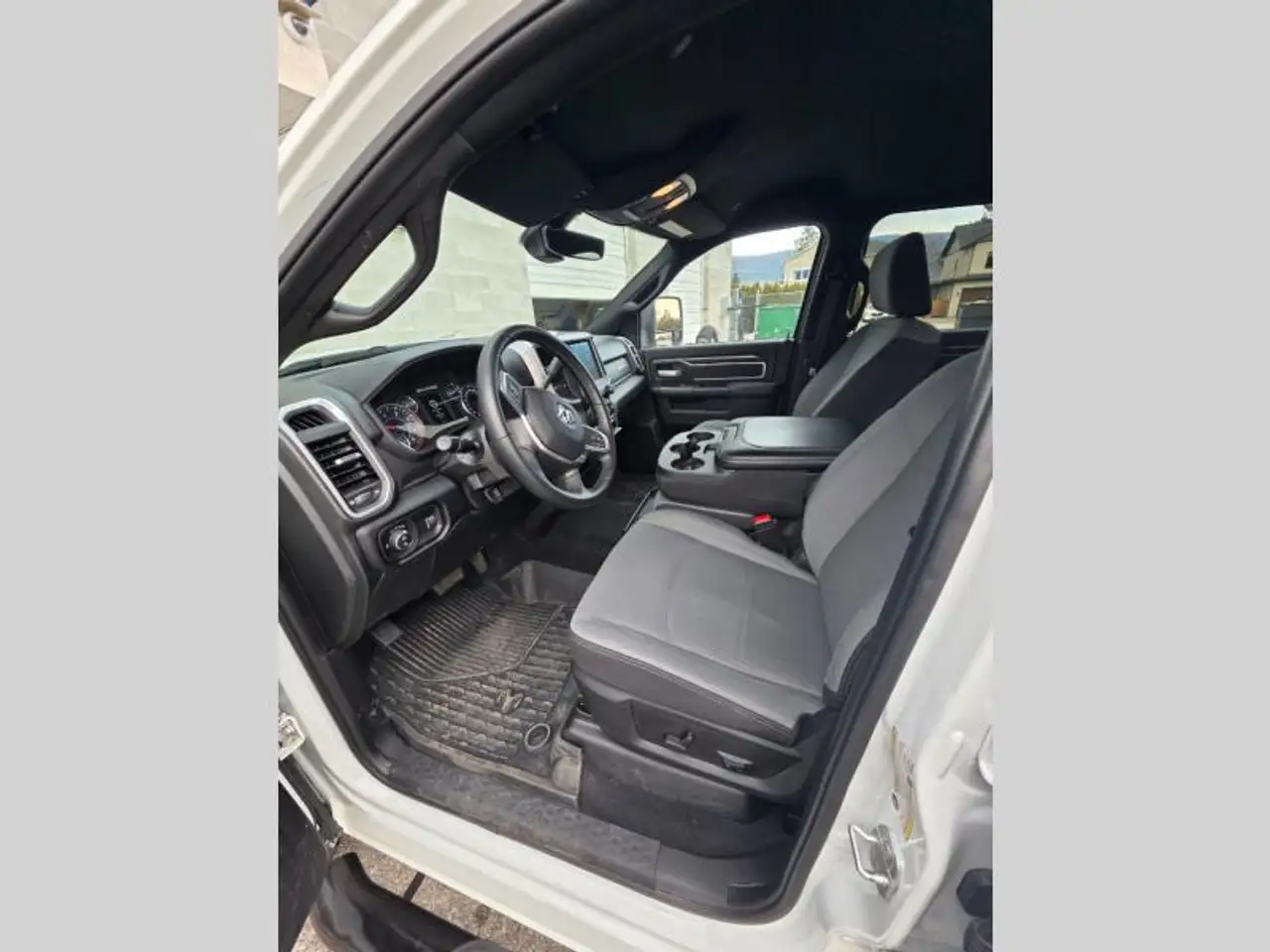 RAM 3500 снимка RAM 3500