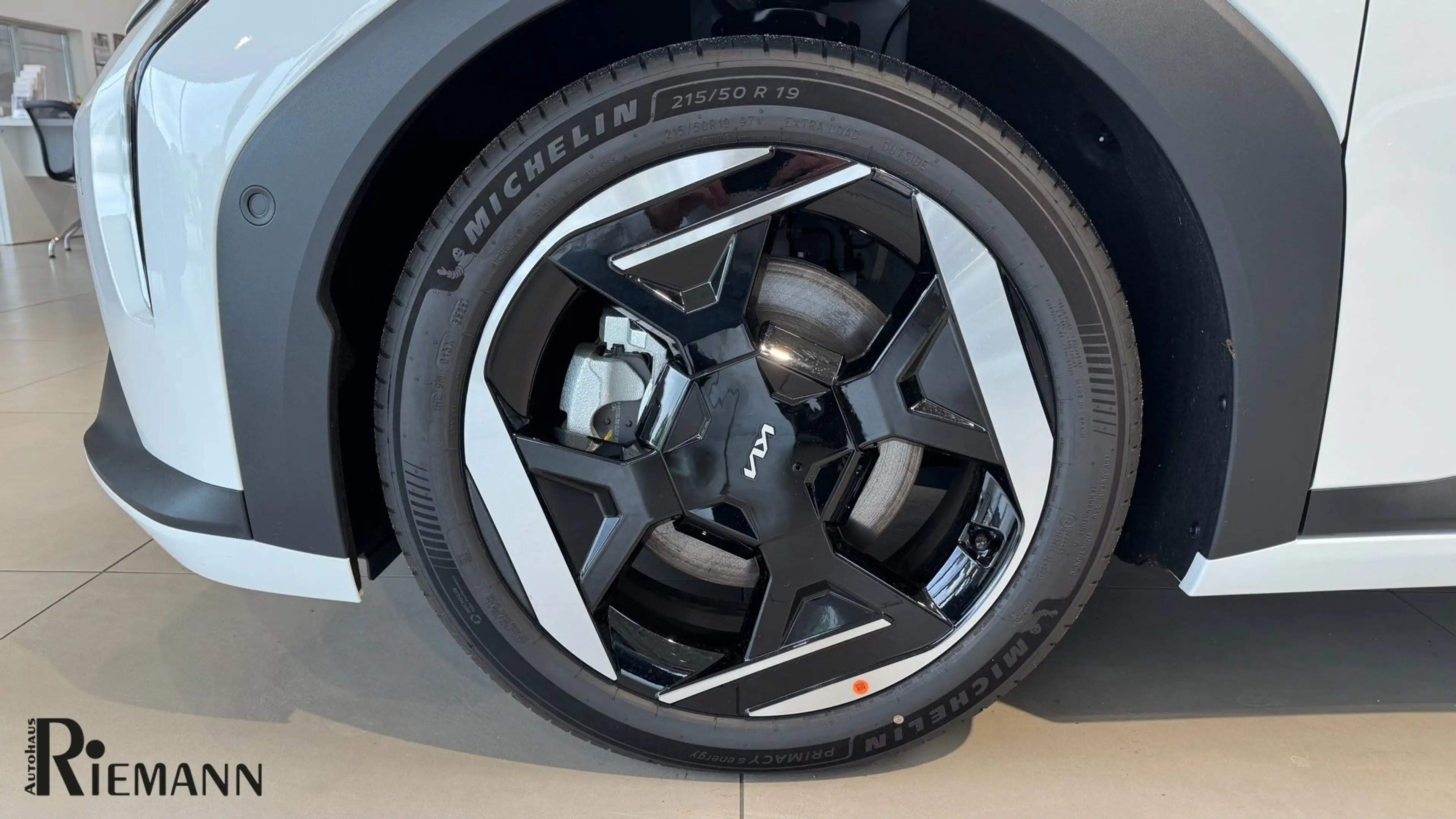 Kia EV4 81,4-kWh Earth + DriveWise-ADAS-Paket — photo 9