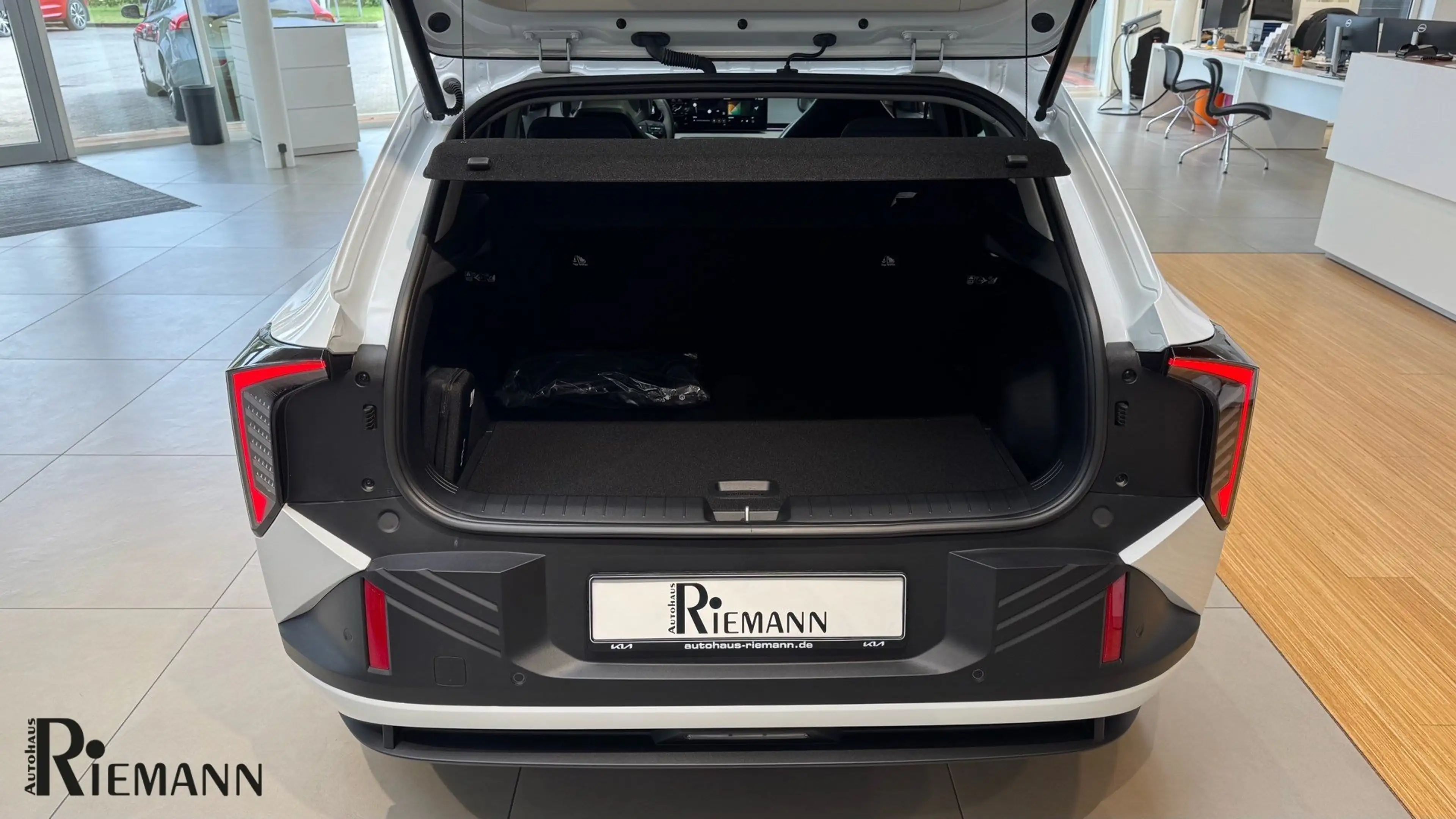 Kia EV4 81,4-kWh Earth + DriveWise-ADAS-Paket — photo 11