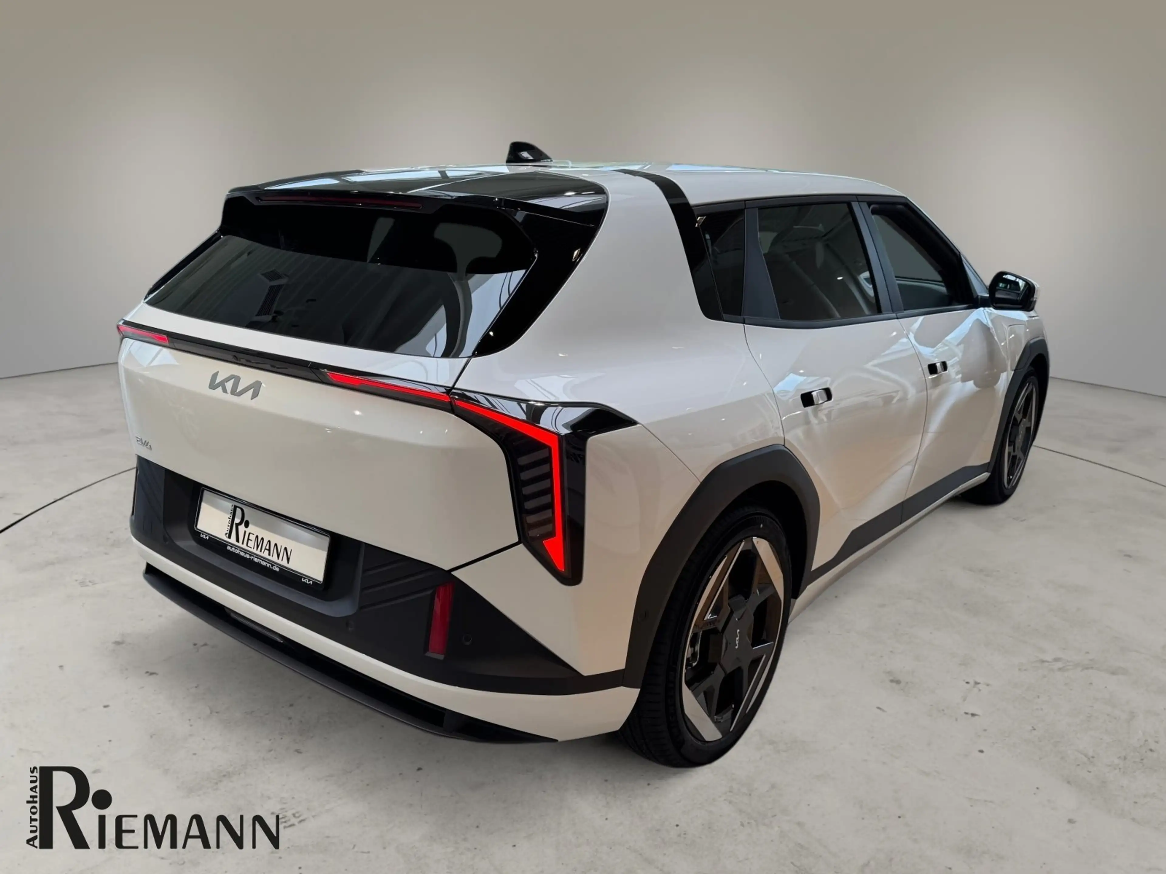 Kia EV4 81,4-kWh Earth + DriveWise-ADAS-Paket — photo 3