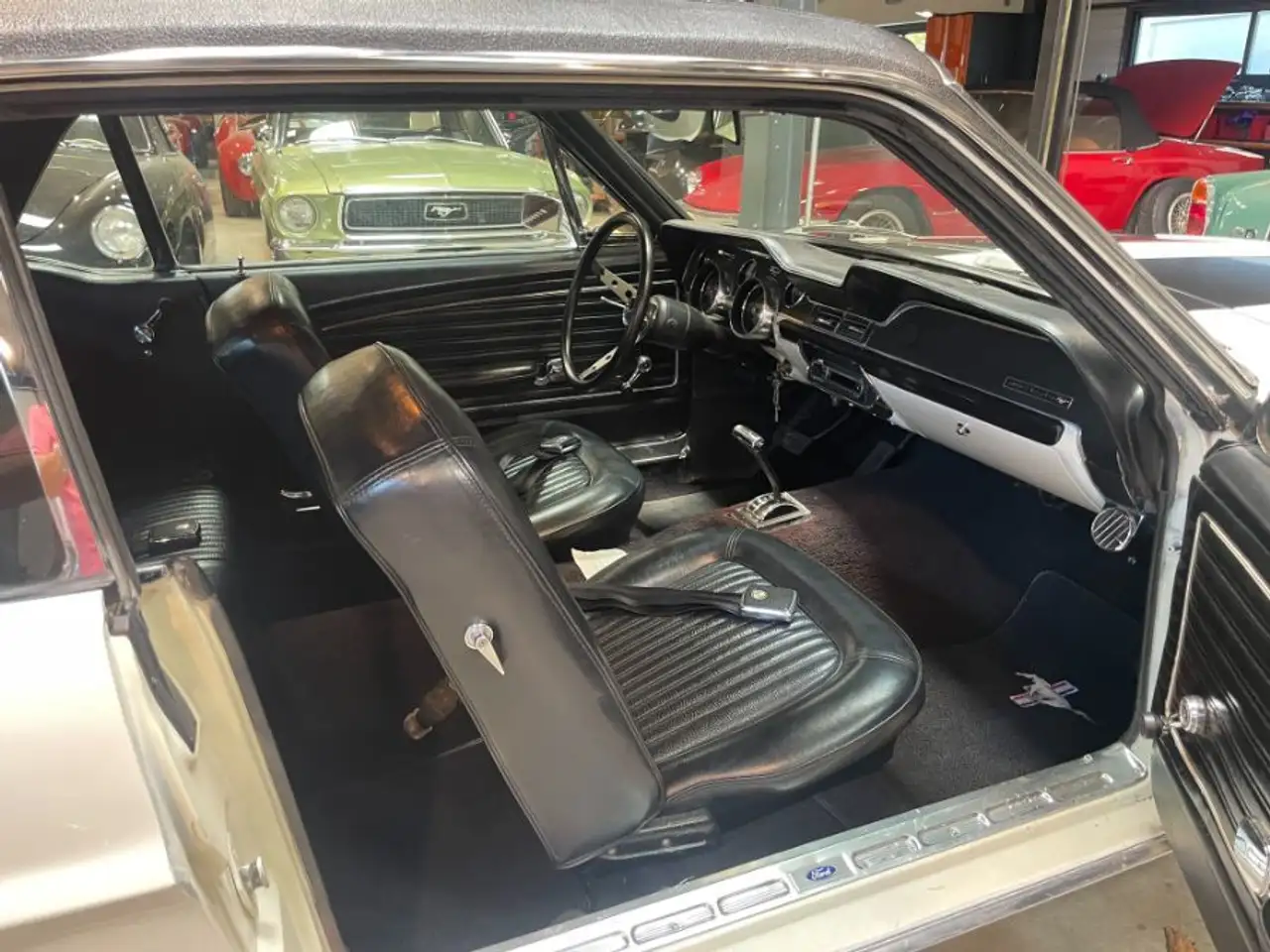Ford Mustang COUPE V8 302 ci TOIT VINYL CODE, foto 4