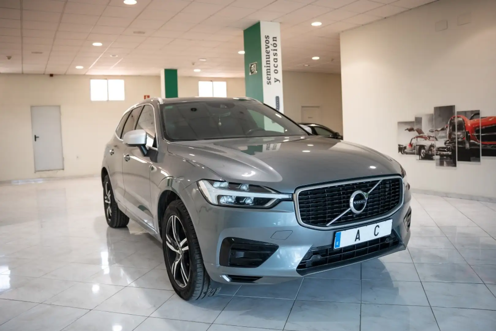 Volvo XC60 D5 R-Design AWD Aut. Gris - 1