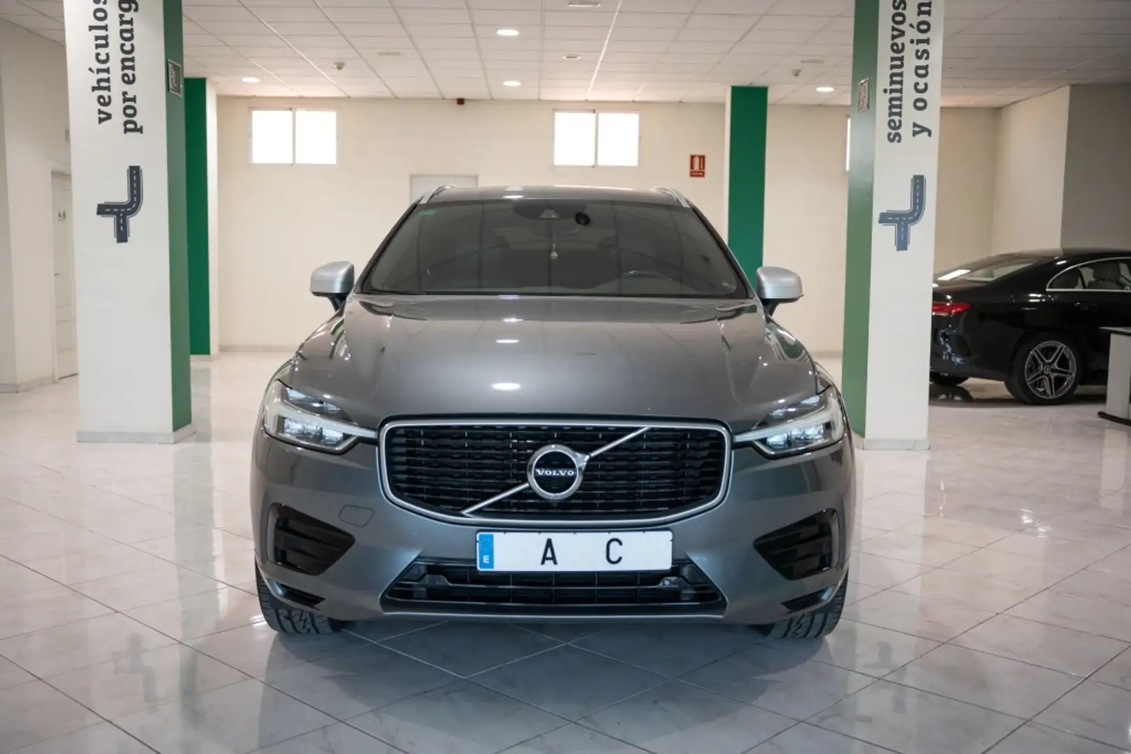 Volvo XC60 D5 R-Design AWD Aut. Gris - 2