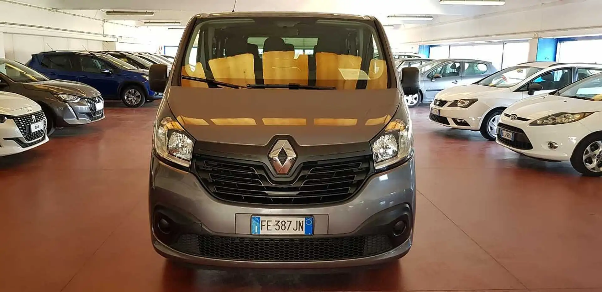 Renault Trafic 1.6 DCi 125CV PC-TN Zen - 9 POSTI Gris - 2