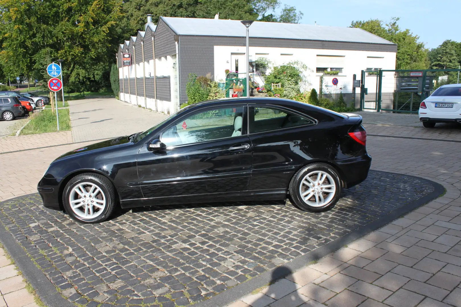 Mercedes-Benz C 180 Sportcoupe/Automatik/Klima/90Tkm. Schwarz - 1