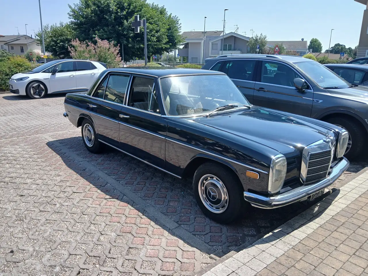Mercedes-Benz 220, foto 2