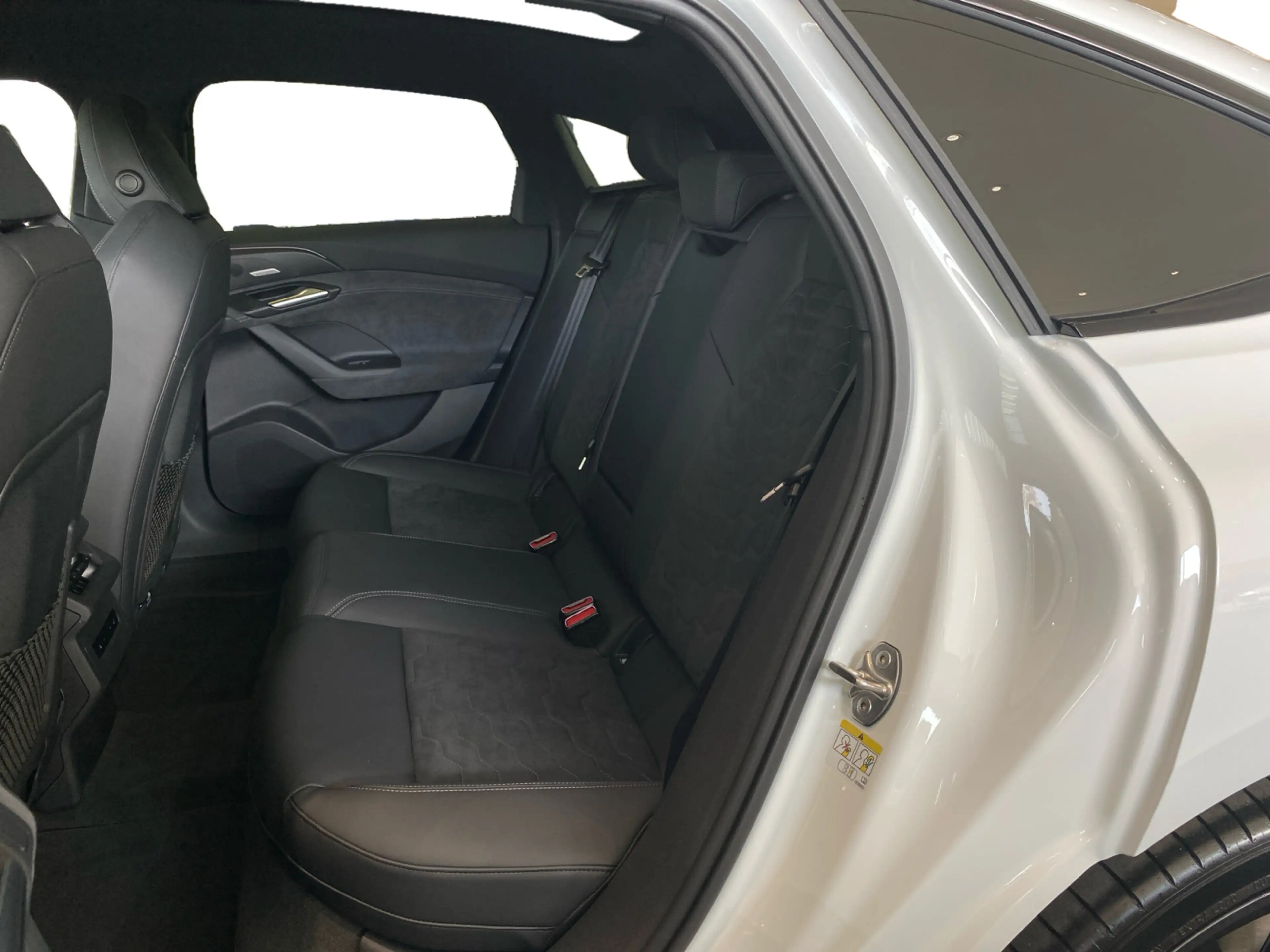 Audi A6 e-tron performance 270 kW — photo 11