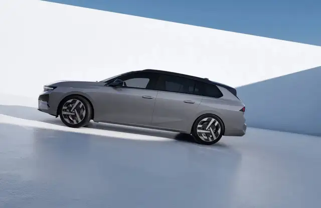 Opel Astra view 8