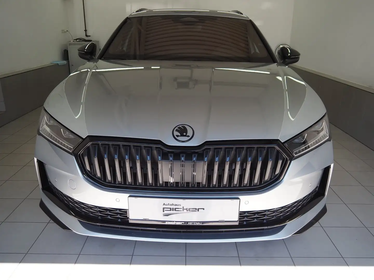 Skoda Superb 4x4 Sportline TDI DSG Silber - 2