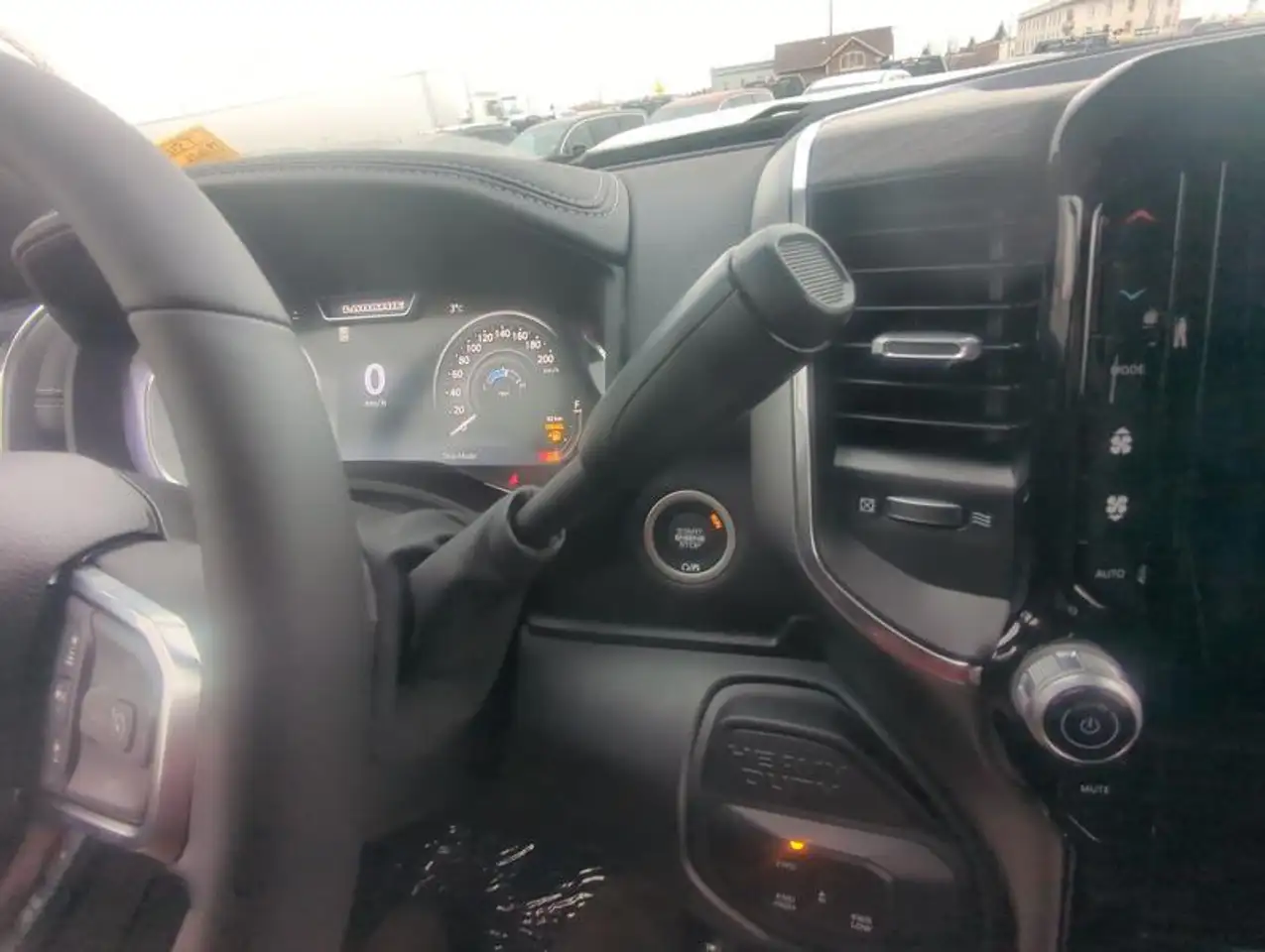RAM 3500 снимка RAM 3500