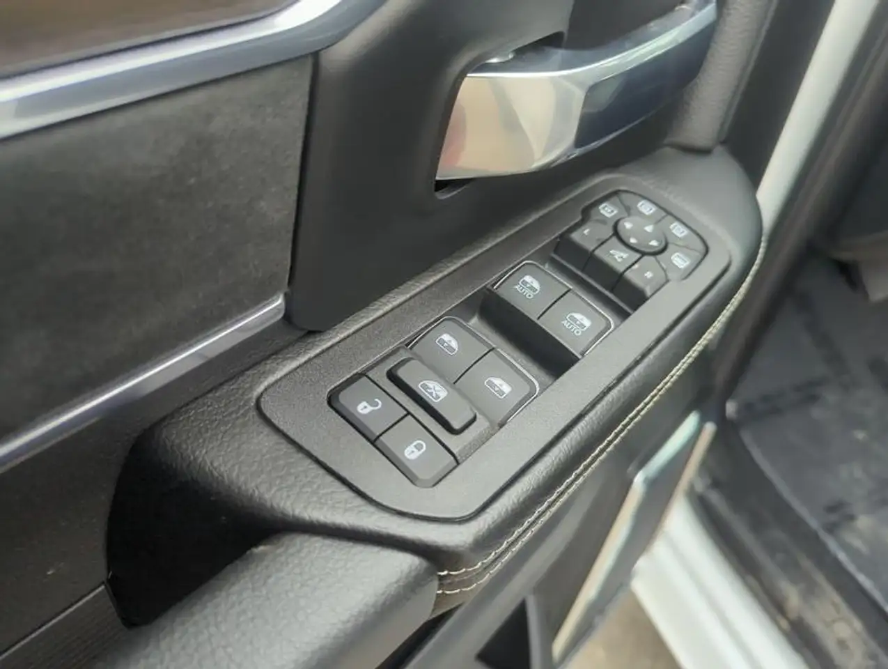 RAM 3500 снимка RAM 3500